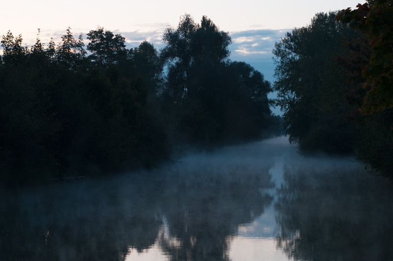 Kanal mit Nebel